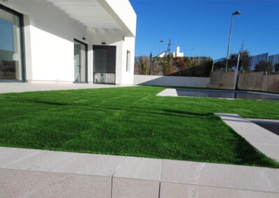 Césped Reciclado para DECORAR JARDÍN Y PISCINA